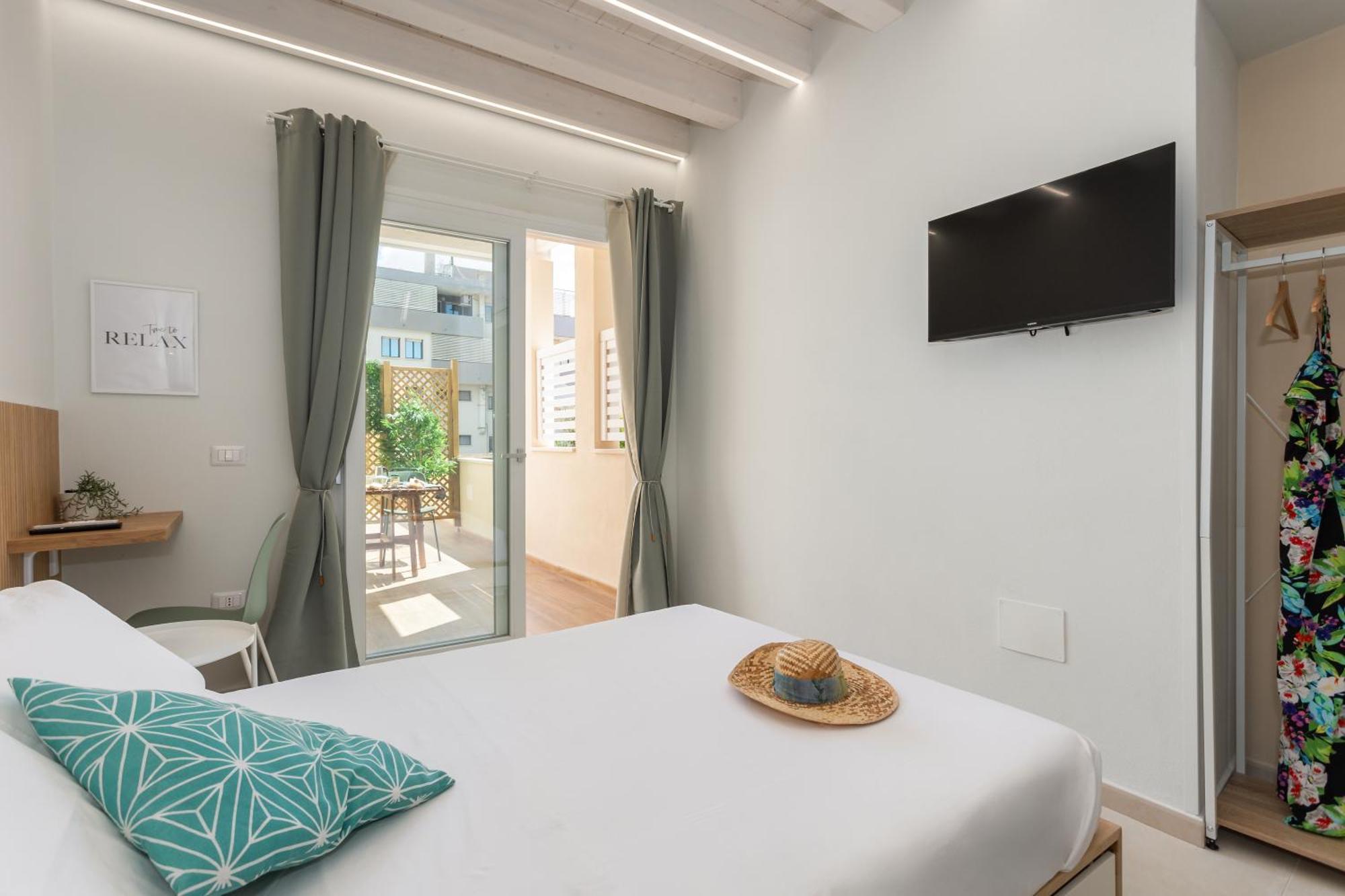 Hotel Domus Laetitiae Quartu SantʼElena Esterno foto